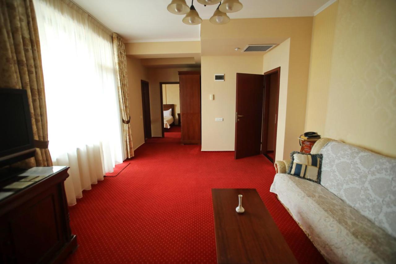Hotel Ten Constanţa Exteriör bild
